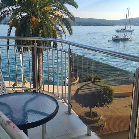 Chic Apartment In The City Center By The Sea Tivat Bagian luar foto