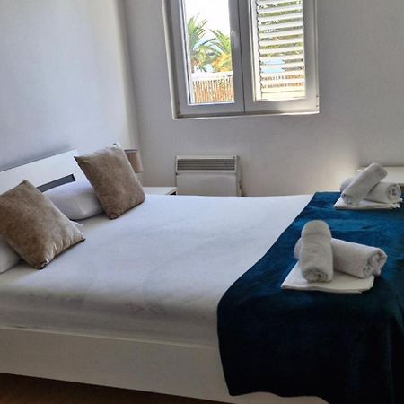 Chic Apartment In The City Center By The Sea Tivat Bagian luar foto