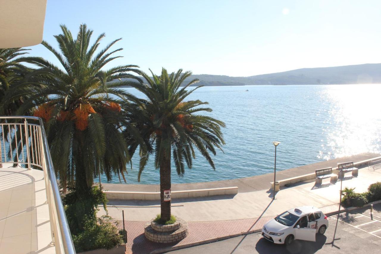 Chic Apartment In The City Center By The Sea Tivat Bagian luar foto
