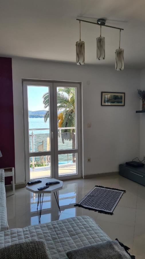 Chic Apartment In The City Center By The Sea Tivat Bagian luar foto