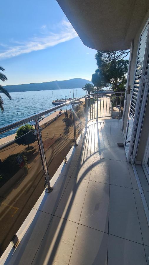 Chic Apartment In The City Center By The Sea Tivat Bagian luar foto
