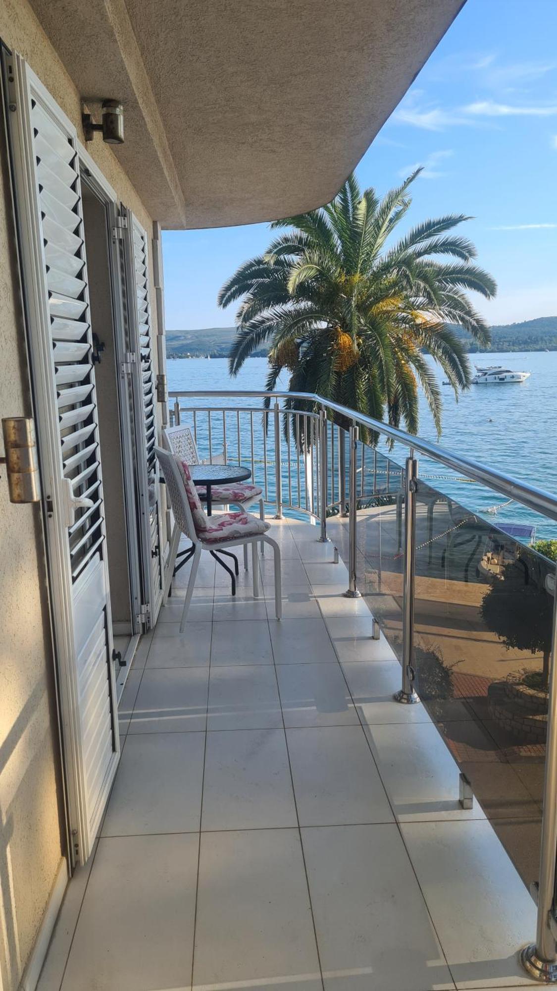 Chic Apartment In The City Center By The Sea Tivat Bagian luar foto